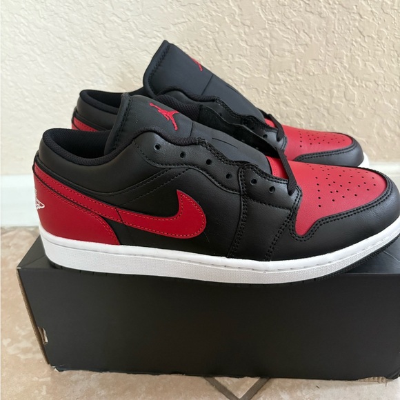 Air Jordan 1 Low Bred ‼️STEAL PRICE ‼️Size 12M - Picture 1 of 5